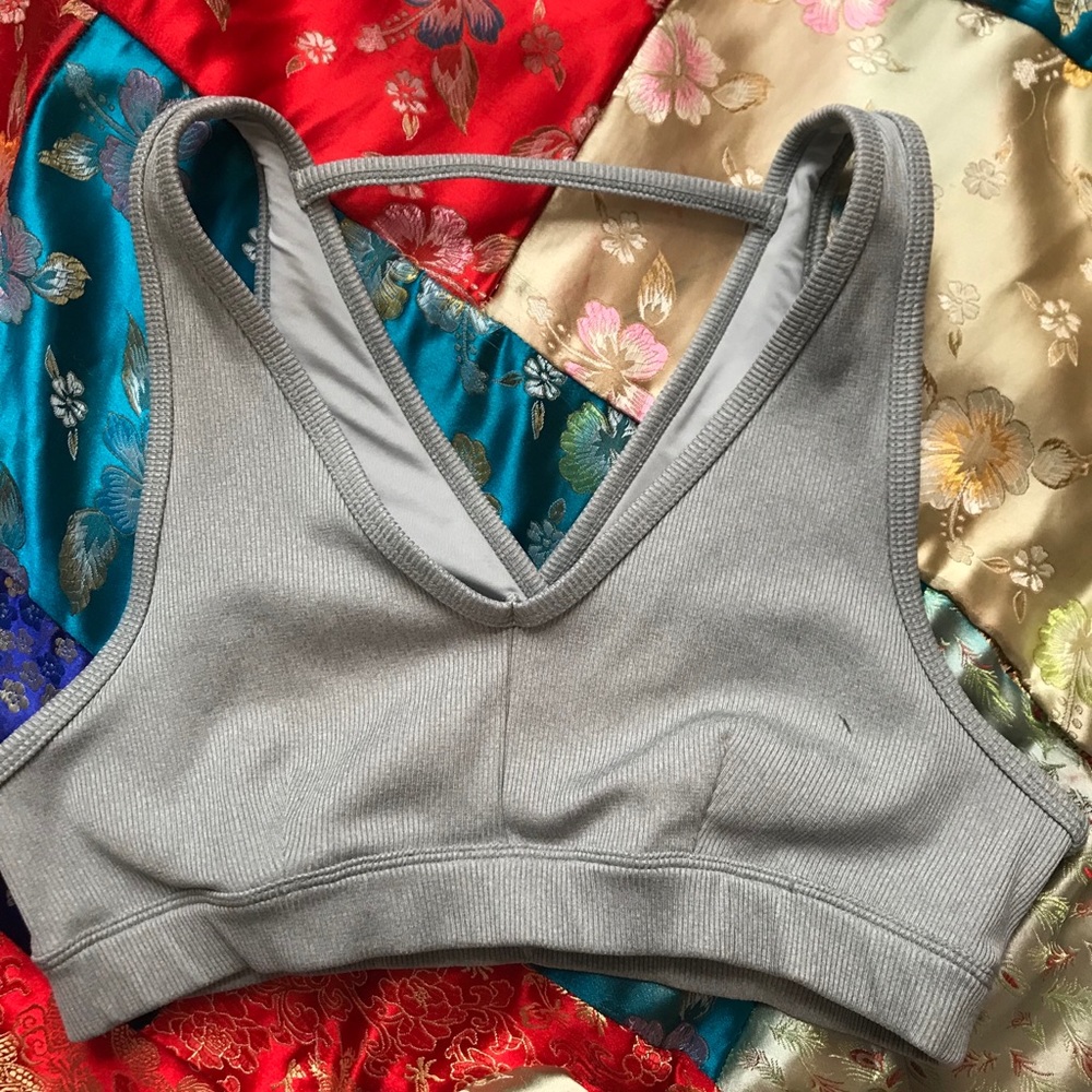ALO YOGA gray sports bra